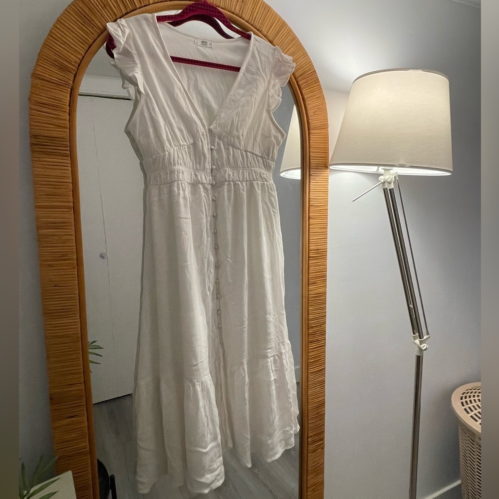 NWT adorable midi dress with cute buttons and ruffle detail. Summer dress alert!